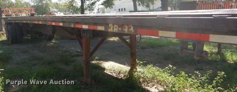 image for item GR9776 1986 Hobbs flatbed trailer