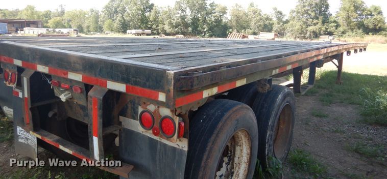 image for item GR9776 1986 Hobbs flatbed trailer