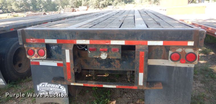 image for item GR9776 1986 Hobbs flatbed trailer