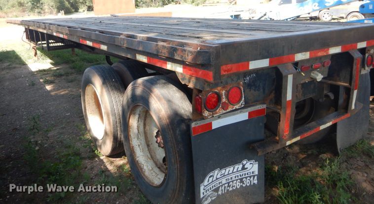image for item GR9776 1986 Hobbs flatbed trailer