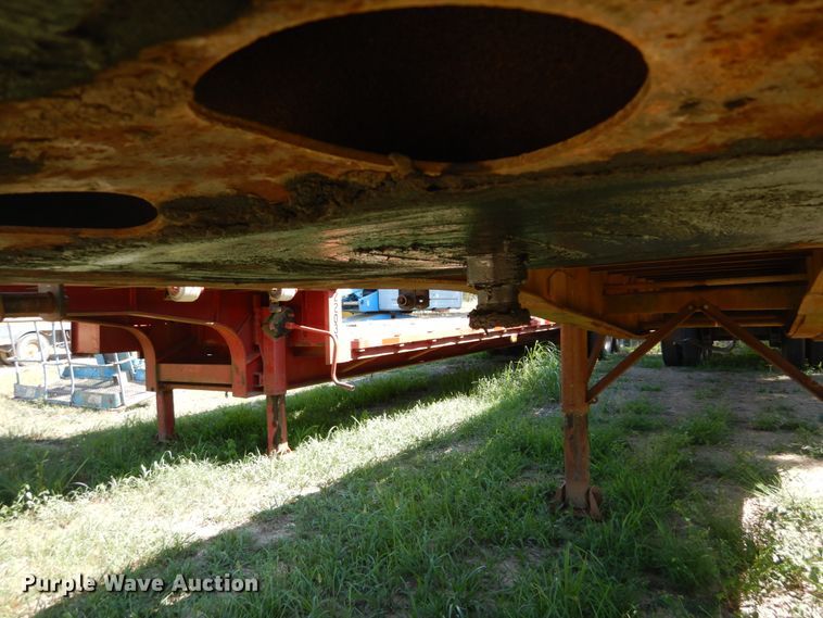 image for item GR9776 1986 Hobbs flatbed trailer