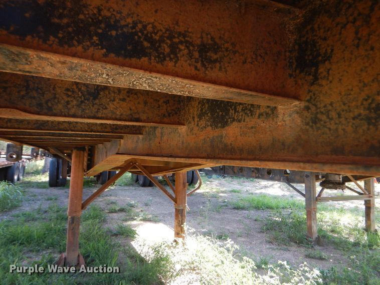 image for item GR9776 1986 Hobbs flatbed trailer