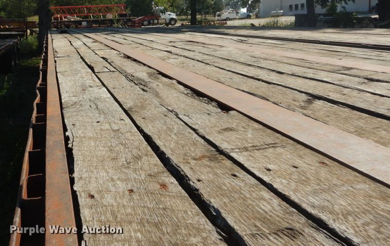 image for item GR9776 1986 Hobbs flatbed trailer