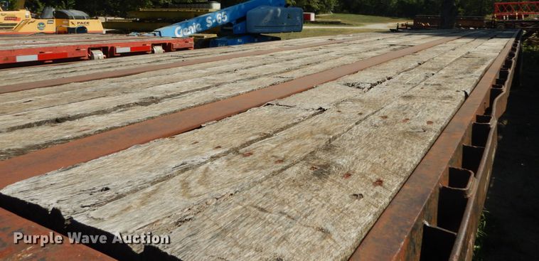 image for item GR9776 1986 Hobbs flatbed trailer