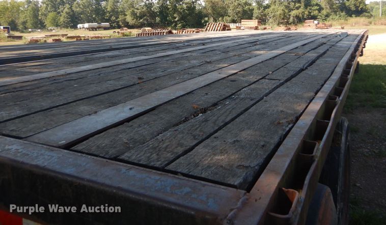 image for item GR9776 1986 Hobbs flatbed trailer