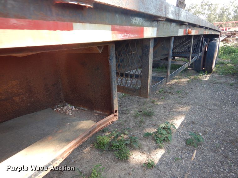 image for item GR9776 1986 Hobbs flatbed trailer