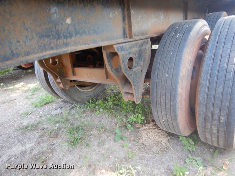 image for item GR9776 1986 Hobbs flatbed trailer