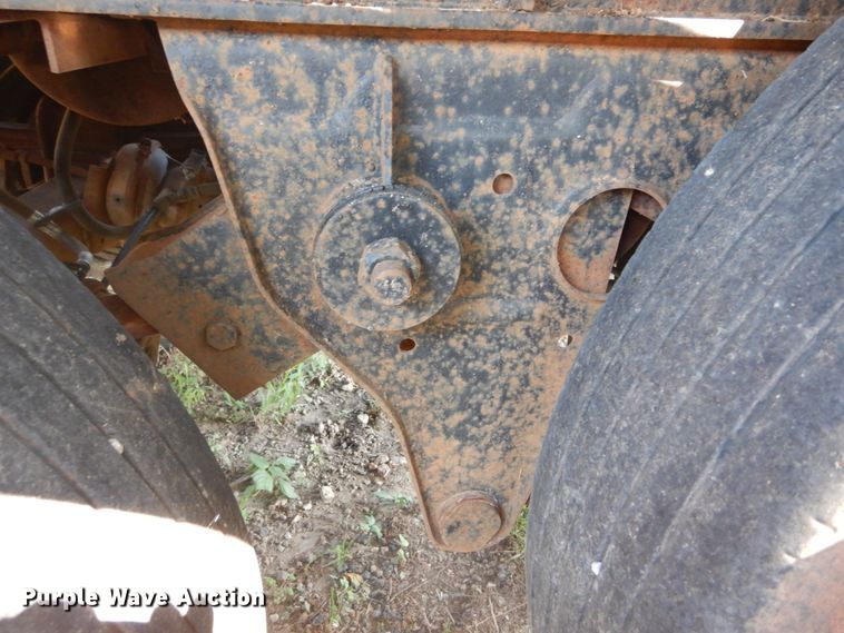 image for item GR9776 1986 Hobbs flatbed trailer