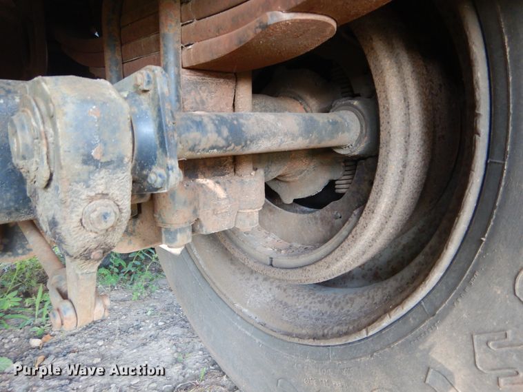 image for item GR9776 1986 Hobbs flatbed trailer