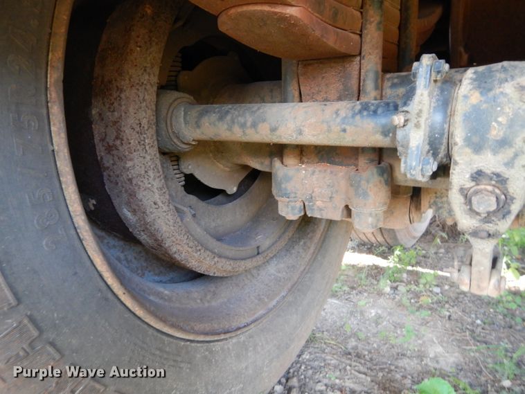 image for item GR9776 1986 Hobbs flatbed trailer