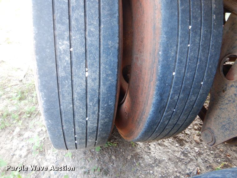 image for item GR9776 1986 Hobbs flatbed trailer