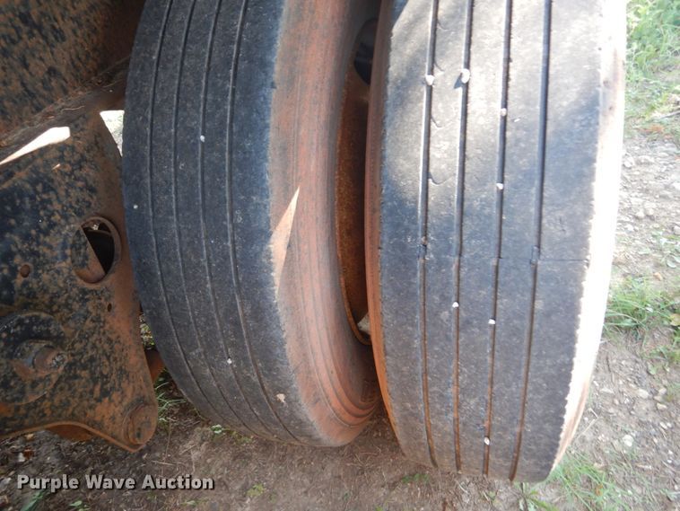 image for item GR9776 1986 Hobbs flatbed trailer