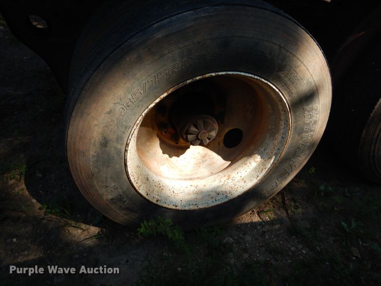 image for item GR9776 1986 Hobbs flatbed trailer