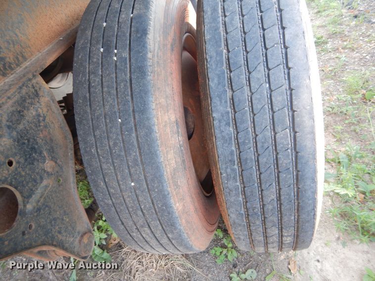 image for item GR9776 1986 Hobbs flatbed trailer