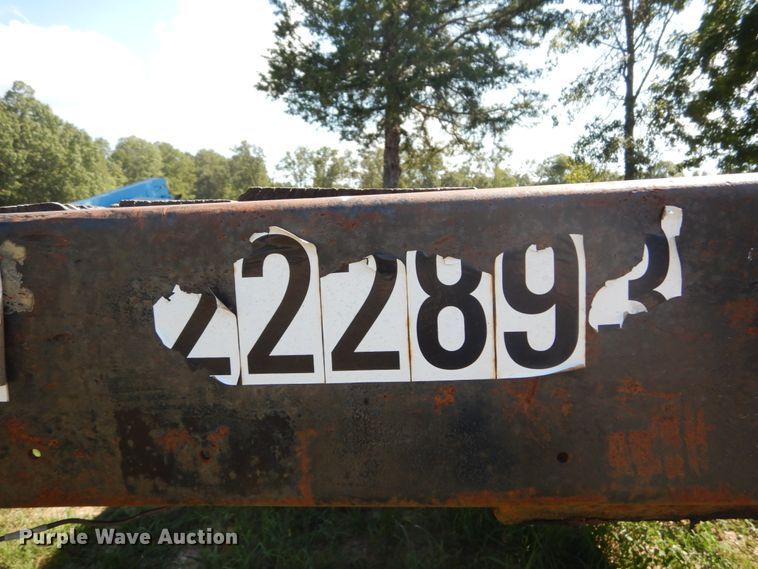 image for item GR9776 1986 Hobbs flatbed trailer