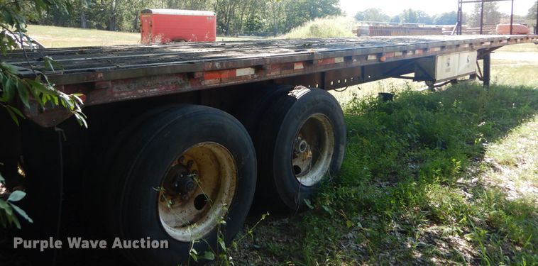 image for item GR9780 1983 Dorsey flatbed trailer