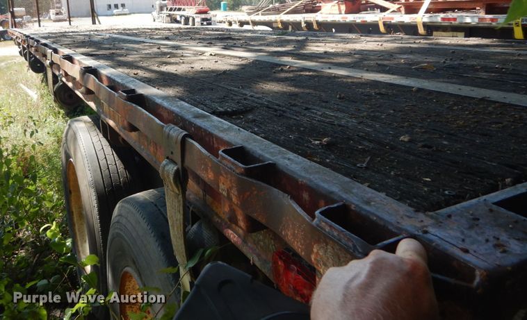 image for item GR9780 1983 Dorsey flatbed trailer