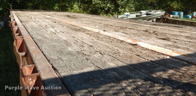 image for item GR9780 1983 Dorsey flatbed trailer