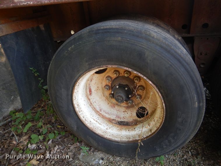 image for item GR9780 1983 Dorsey flatbed trailer