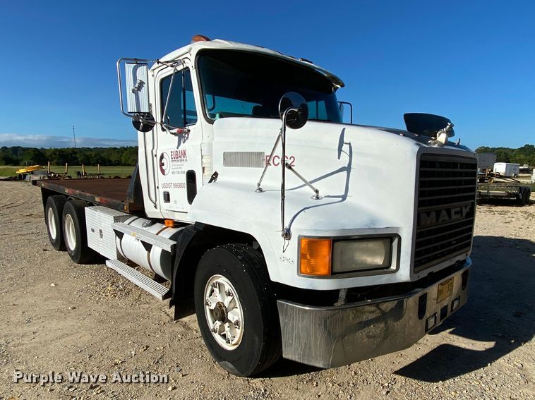 image for item HA9593 1994 Mack CH613  flatbed truck