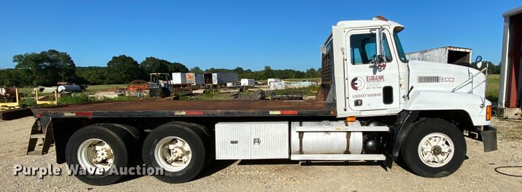 image for item HA9593 1994 Mack CH613  flatbed truck