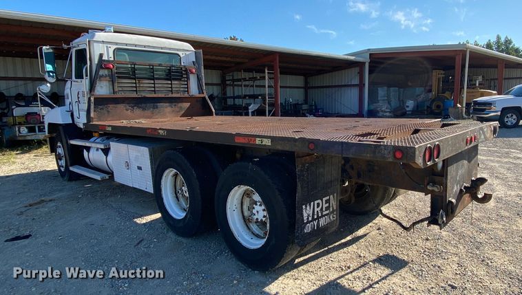 image for item HA9593 1994 Mack CH613  flatbed truck