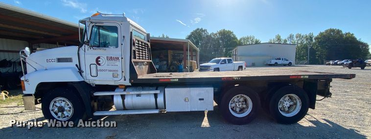 image for item HA9593 1994 Mack CH613  flatbed truck
