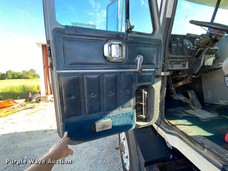 image for item HA9593 1994 Mack CH613  flatbed truck