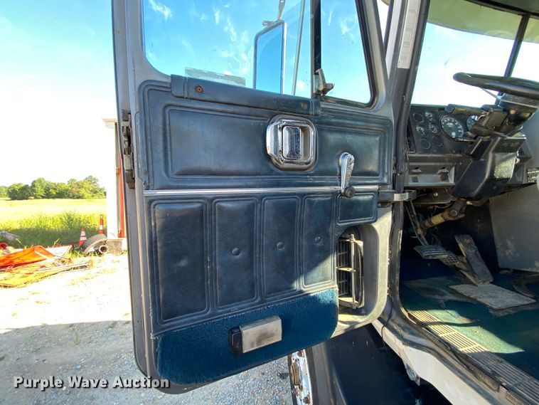 image for item HA9593 1994 Mack CH613  flatbed truck