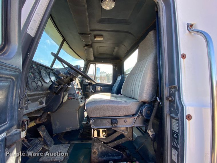 image for item HA9593 1994 Mack CH613  flatbed truck