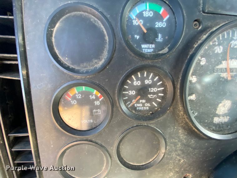 image for item HA9593 1994 Mack CH613  flatbed truck