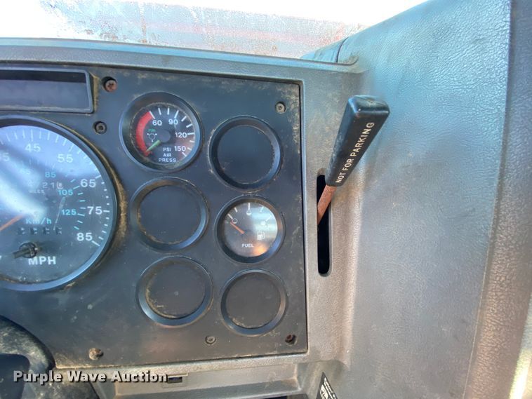 image for item HA9593 1994 Mack CH613  flatbed truck