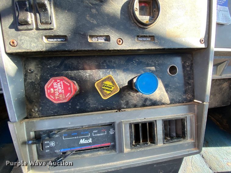 image for item HA9593 1994 Mack CH613  flatbed truck