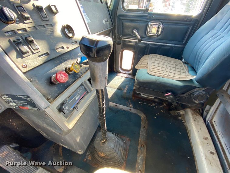 image for item HA9593 1994 Mack CH613  flatbed truck