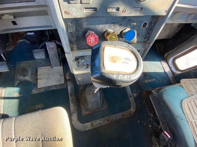 image for item HA9593 1994 Mack CH613  flatbed truck