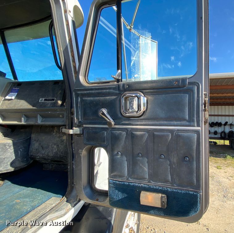 image for item HA9593 1994 Mack CH613  flatbed truck