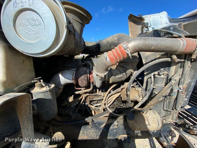 image for item HA9593 1994 Mack CH613  flatbed truck