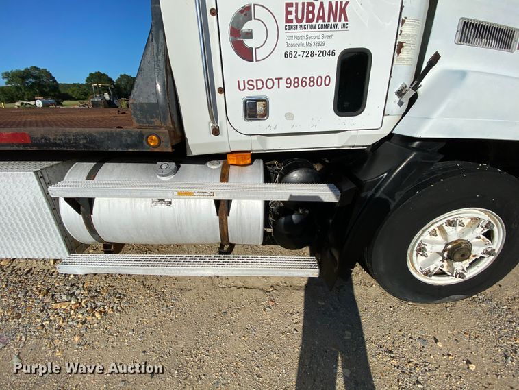 image for item HA9593 1994 Mack CH613  flatbed truck