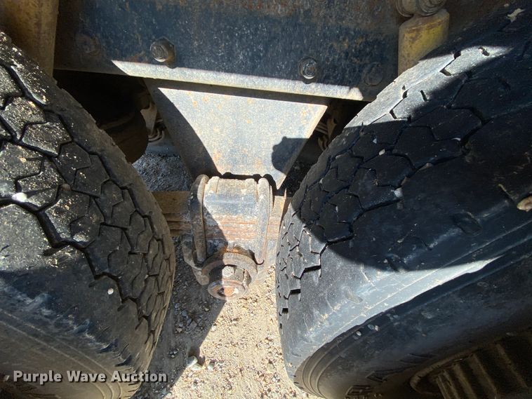 image for item HA9593 1994 Mack CH613  flatbed truck