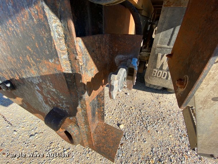 image for item HA9593 1994 Mack CH613  flatbed truck