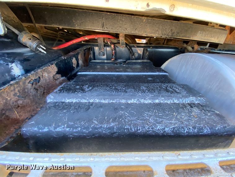 image for item HA9593 1994 Mack CH613  flatbed truck