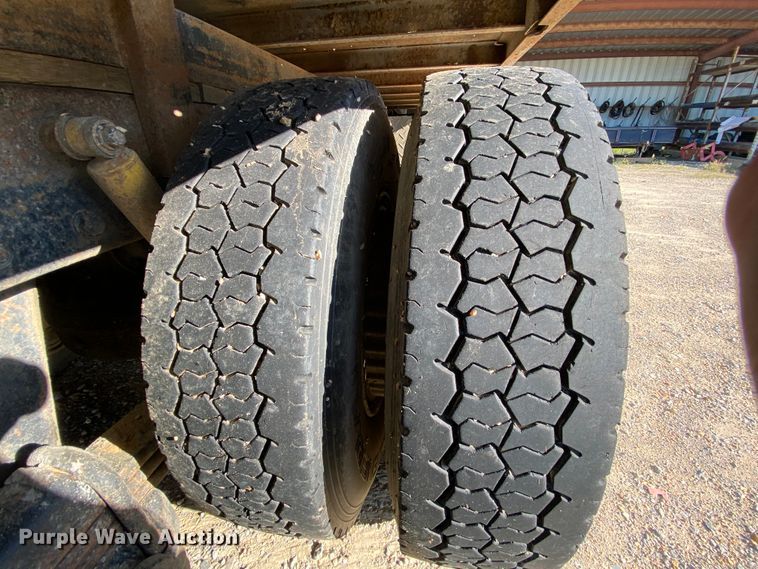 image for item HA9593 1994 Mack CH613  flatbed truck