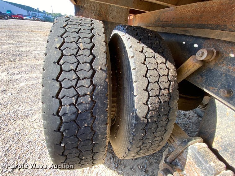 image for item HA9593 1994 Mack CH613  flatbed truck