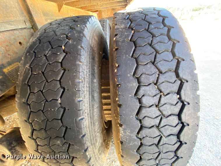 image for item HA9593 1994 Mack CH613  flatbed truck