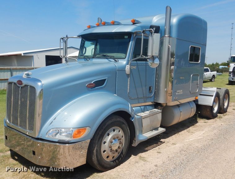 image for item HB9013 2007 Peterbilt 386  semi truck