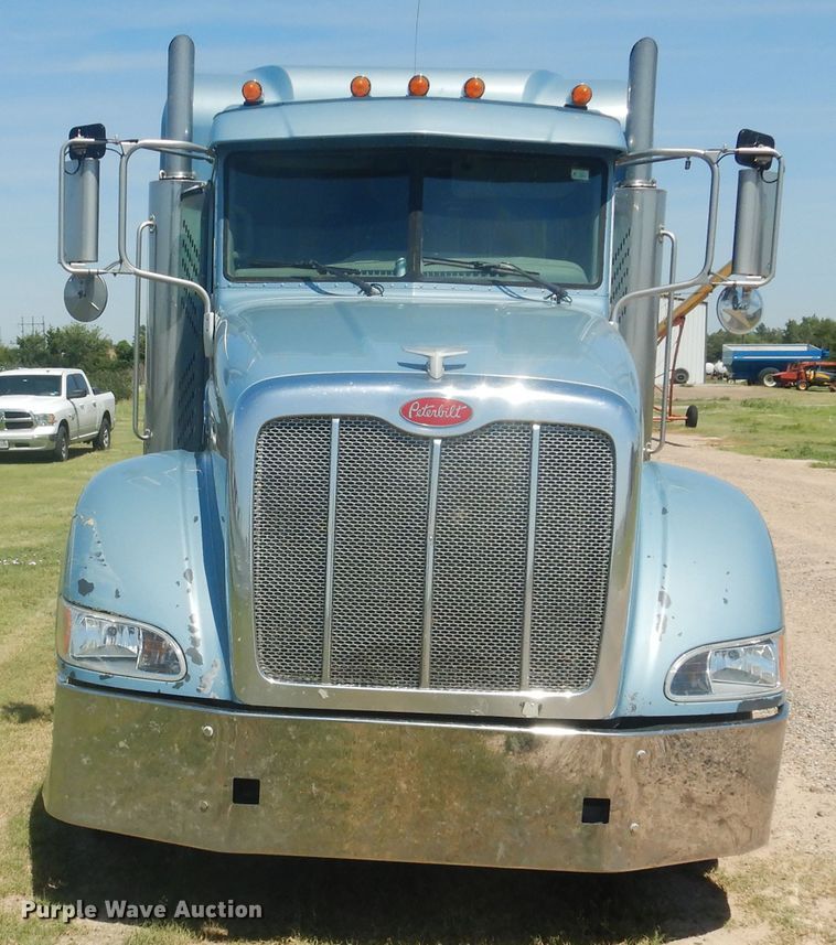 image for item HB9013 2007 Peterbilt 386  semi truck