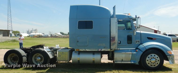 image for item HB9013 2007 Peterbilt 386  semi truck