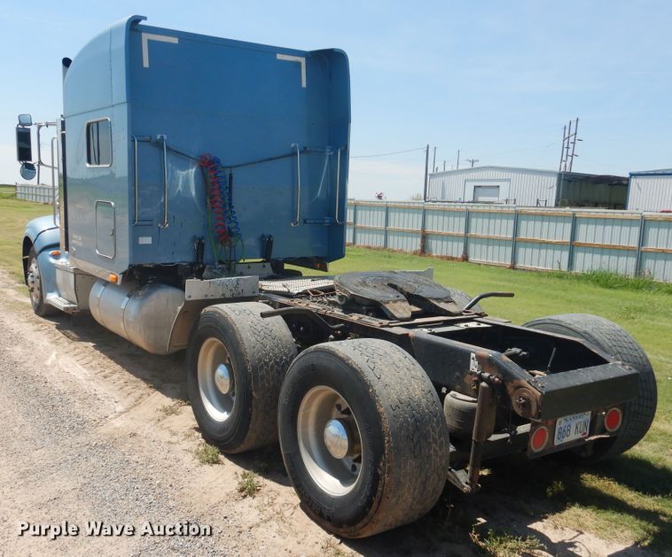 image for item HB9013 2007 Peterbilt 386  semi truck