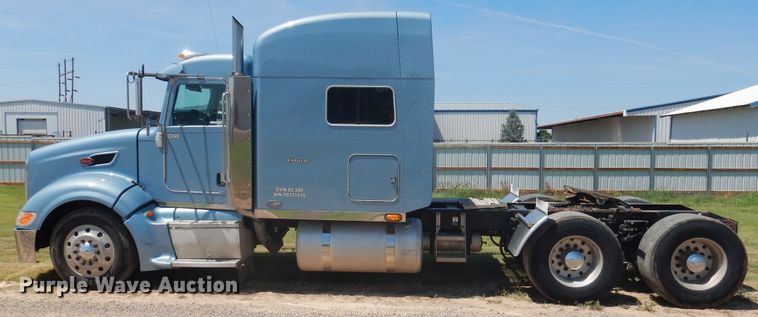 image for item HB9013 2007 Peterbilt 386  semi truck