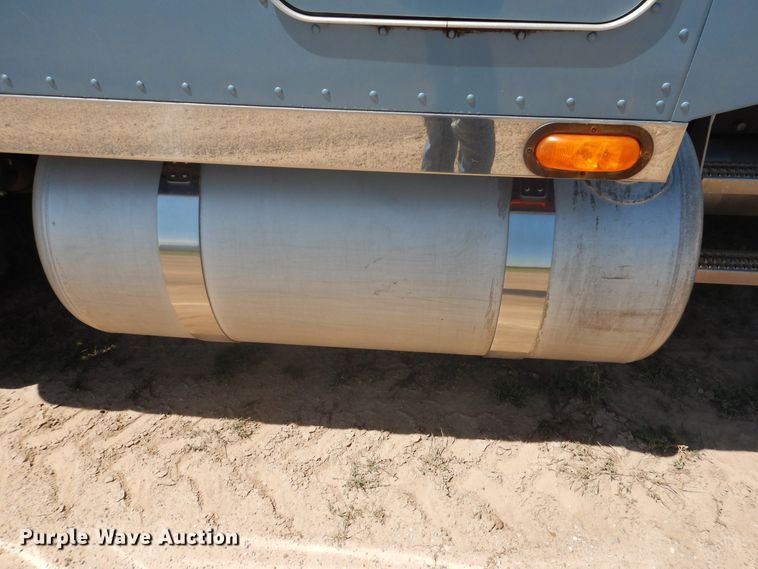 image for item HB9013 2007 Peterbilt 386  semi truck